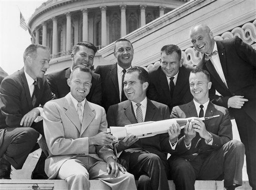 Alan Shepard, Malcolm Scott Carpenter; Waller Schirra Jr; Virgil Grissom; Donald Slayton, and John Glenn